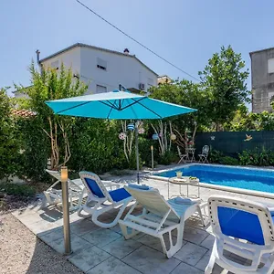 Dalmatian 230m2 With Pool And Garden Near The Old Town For Families Split